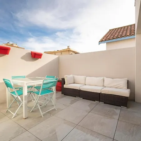 Maison De 2 A En Roussillon A 100 M De La Avec Terrasse Amenagee Et Wifi Holiday home *